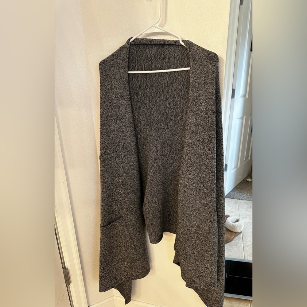 Lululemon wrap in excellent condition.